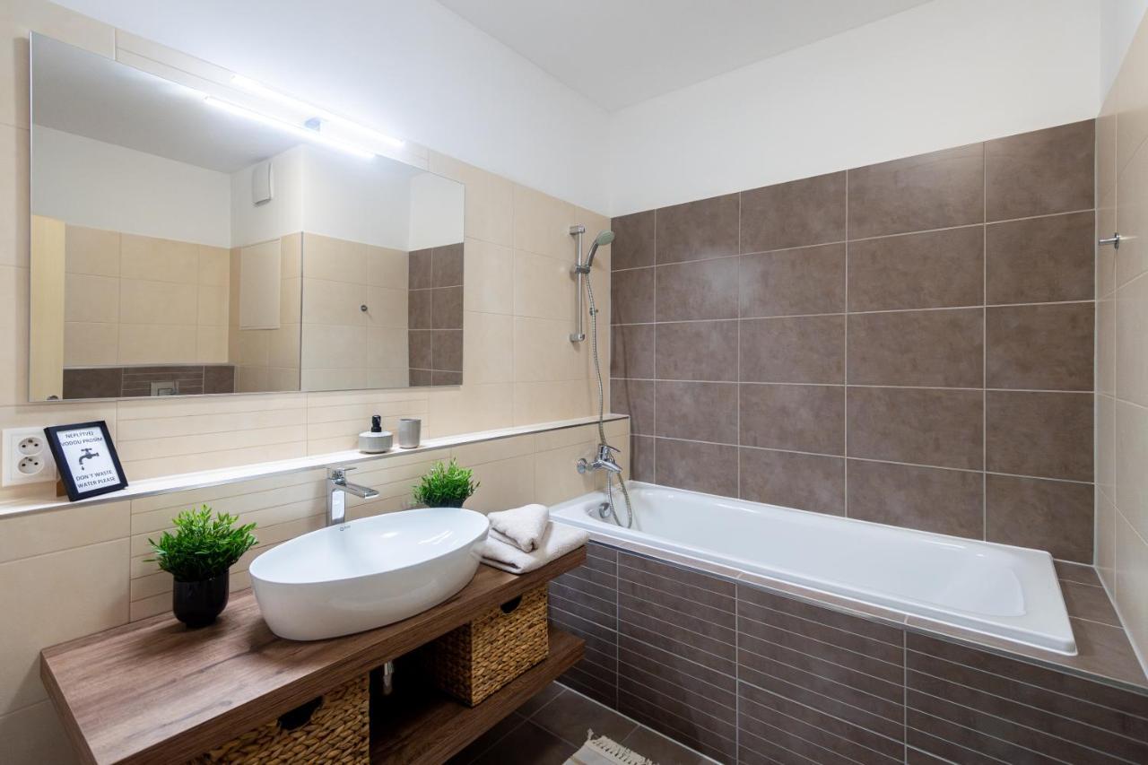 Nova Karolina Apartment Ostrava Bagian luar foto