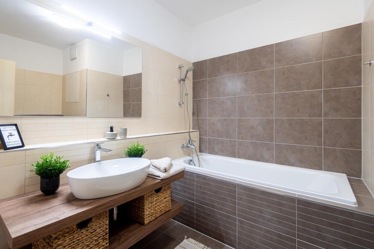Nova Karolina Apartment Ostrava Bagian luar foto